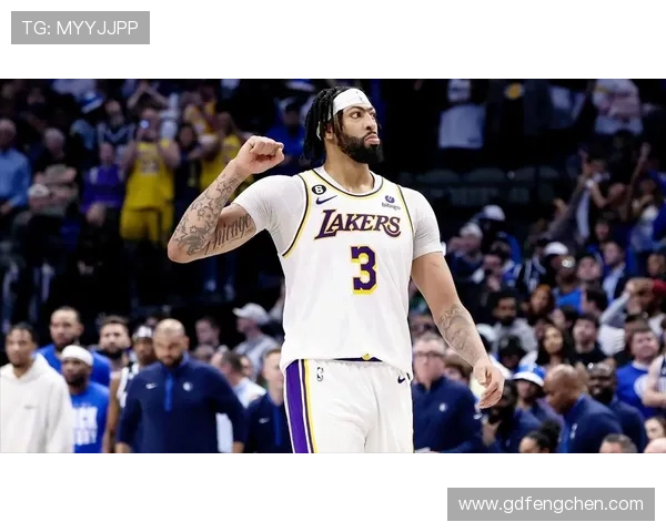 戴维斯边路配合助力球队逆转获胜，战术执行力表现稳健