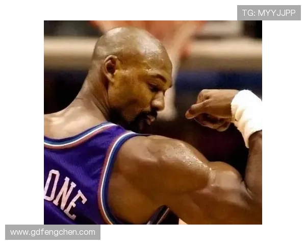 奥尼尔篮下强攻提升球队内线得分对比同期中锋明显优势